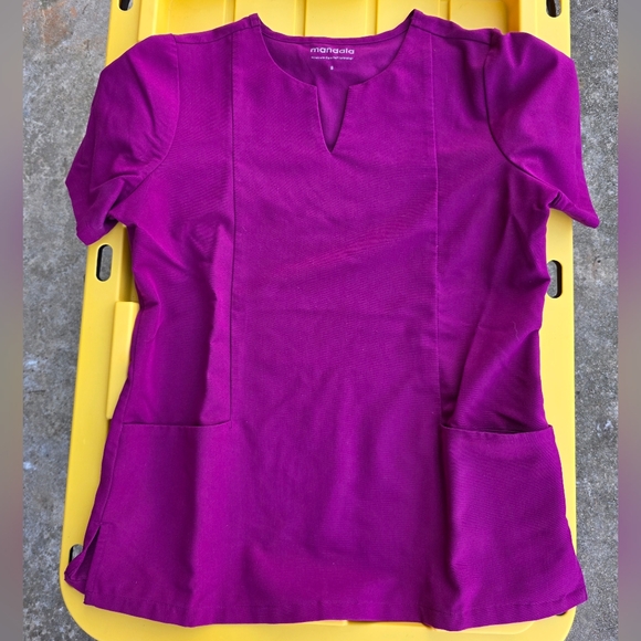 Mandala Scrub Set In Sangria - Picture 2 of 4